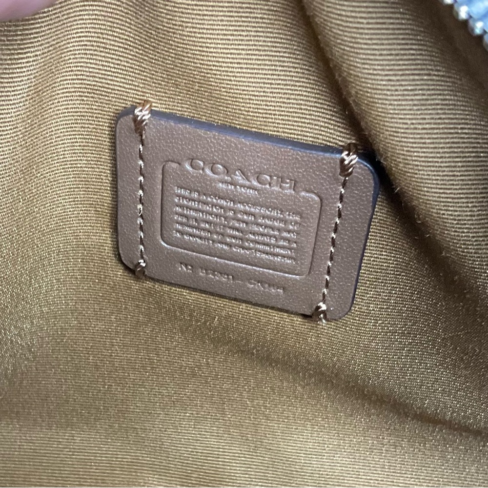 Coach Mini Rowan Hula - Picture 7 of 12